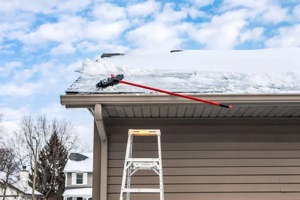 Winter roof maintenance in Novi, MI